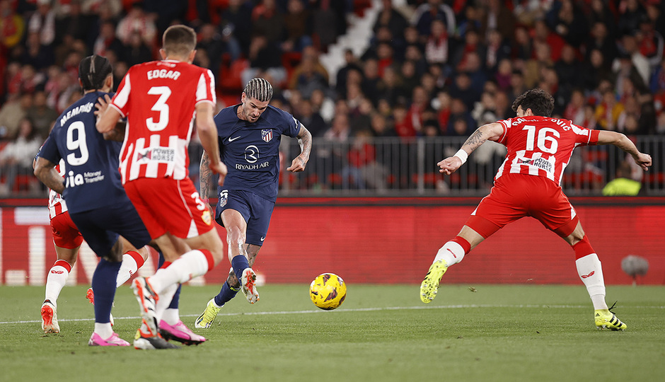 1-2  Min. 56 - Rodrigo de gol de puntera, volvía a adelantar al Atleti en su primer gol de la temporada.  