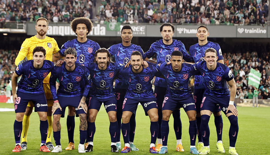 Equipo inicial que saltó al Benito Villamarín.