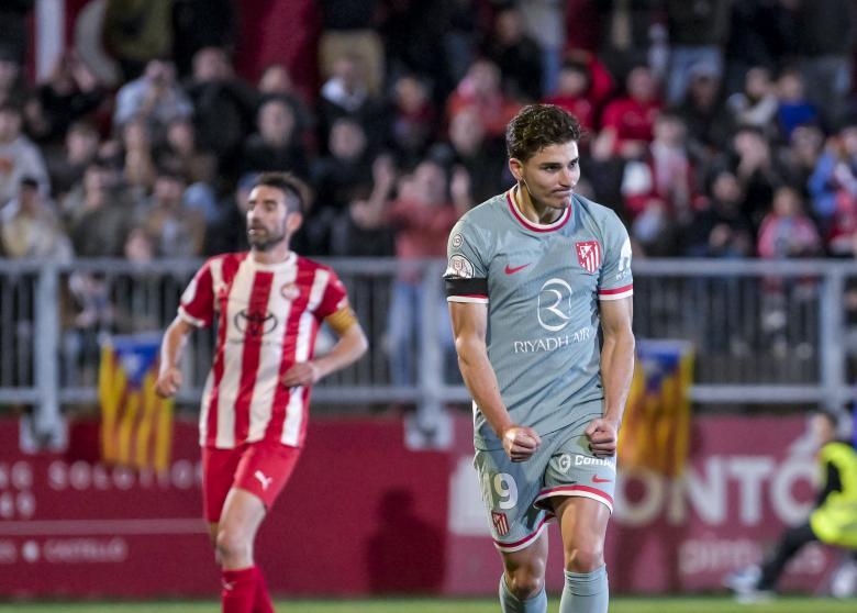 Julián Álvarez celebrando uno de sus dos goles.