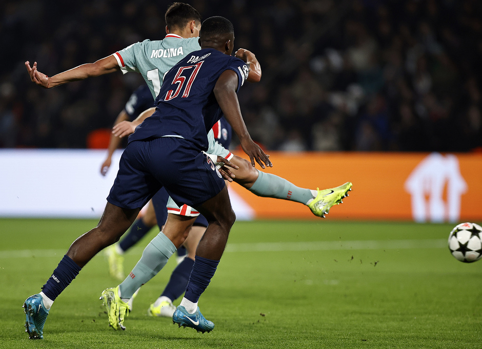 1-1  Min. 17  Zurdazo de Nahuel Molina a la red.