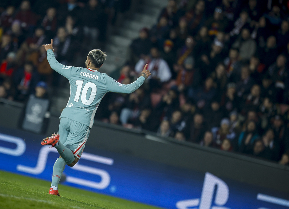 Correa celebra su segundo gol tan solo cuatro minutos después.