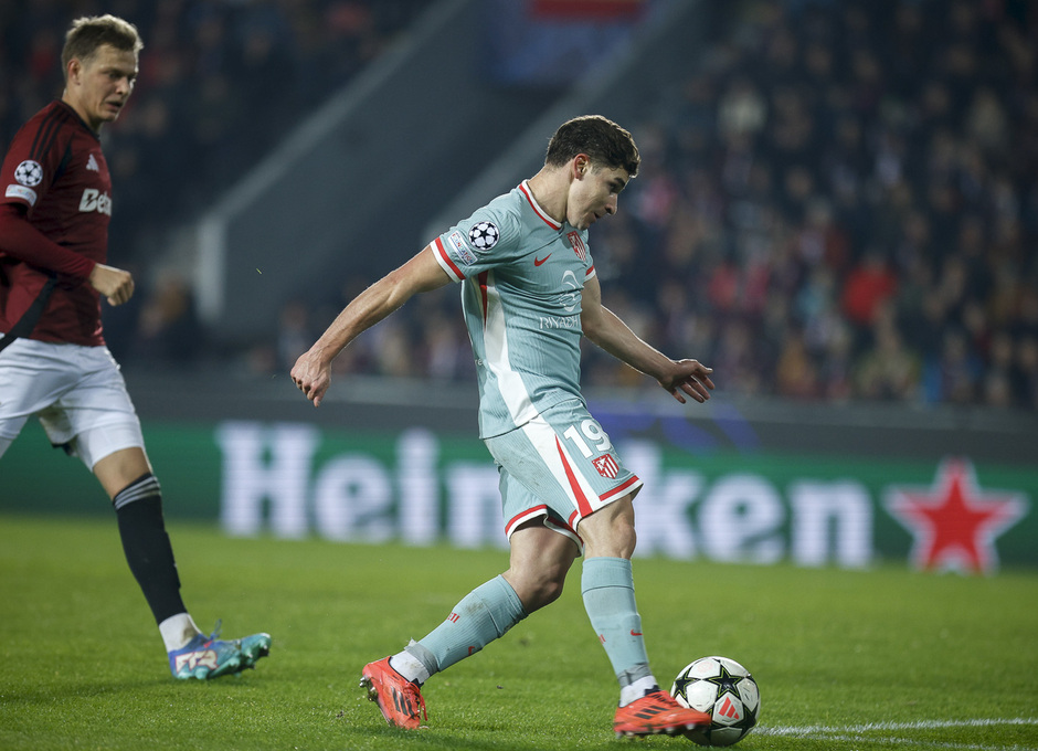 Segundo gol de Julián Álvarez tras combinación con Giuliano Simeone.