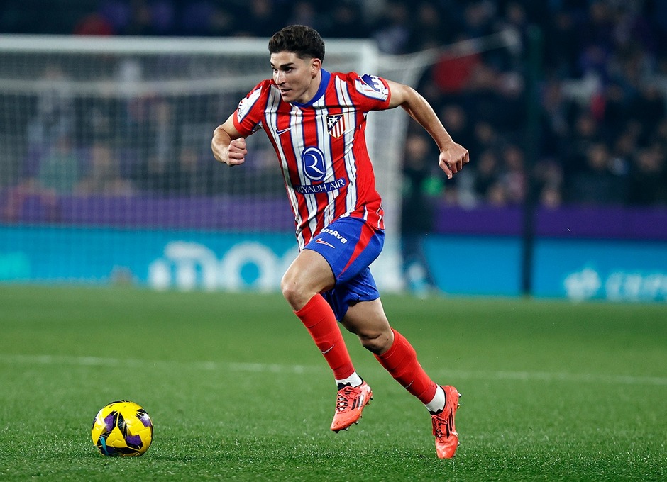 Julián Álvarez, cada vez más eficiente y resolutivo, no faltó a su cita con el gol.