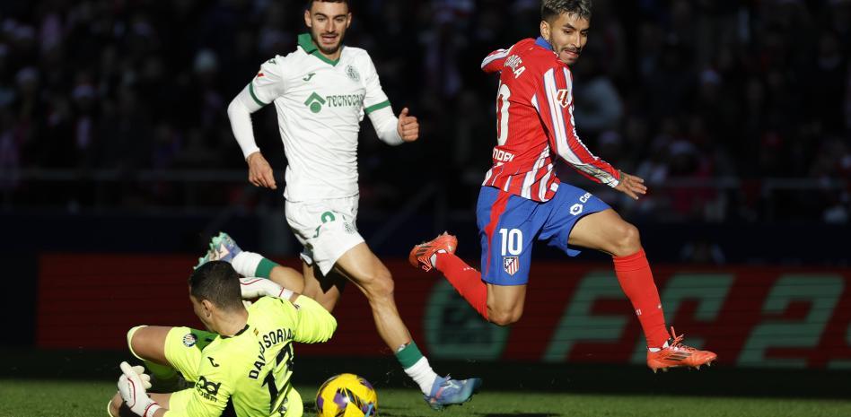 Ocasión final para Correa ya en tiempo de descuento, desbaratada por la defensa getafense.