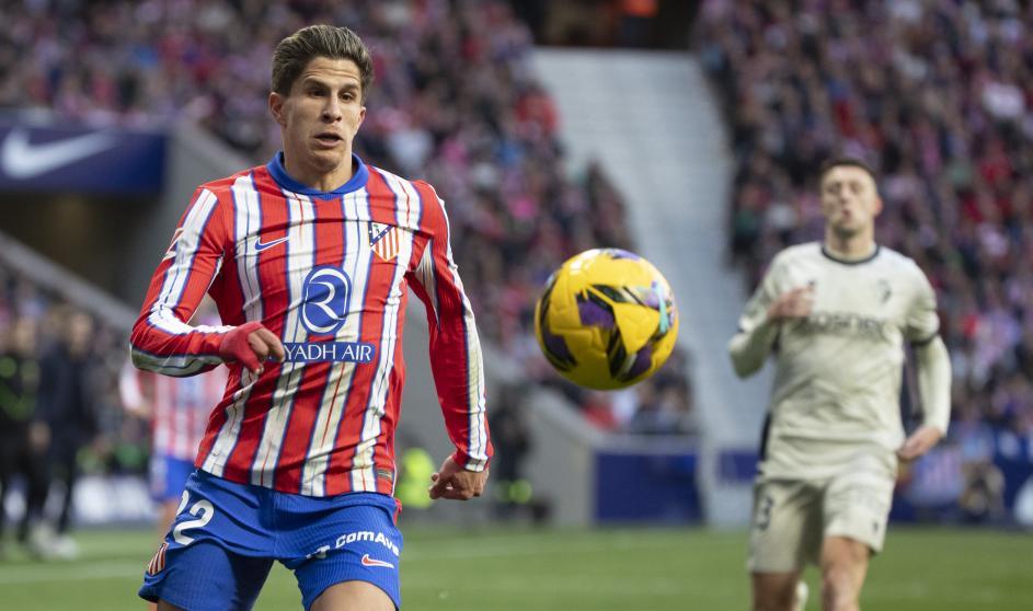 Giuliano Simeone, muy incisivo y batallador un partido más.