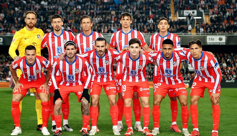 Equipo inicial en Mestalla.