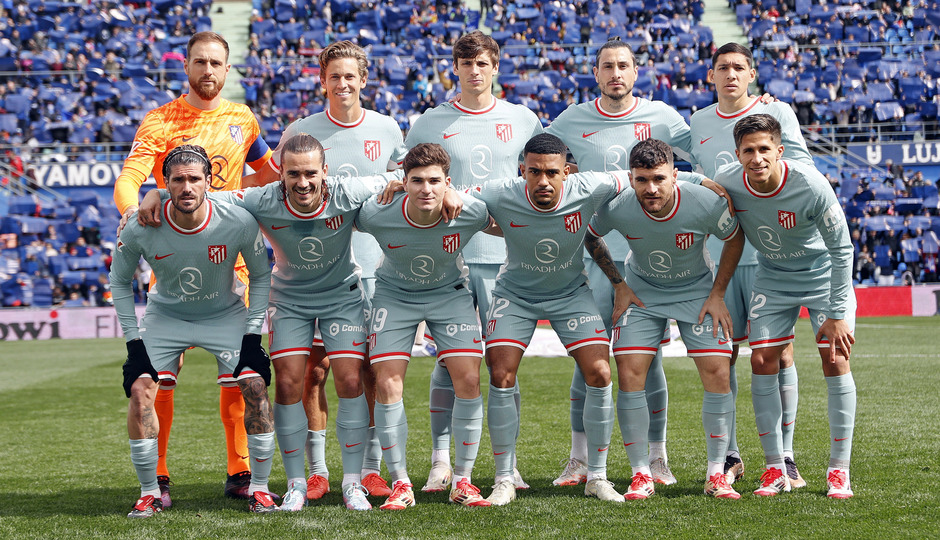 Equipo inicial del Atleti en el Coliseum getafense.
