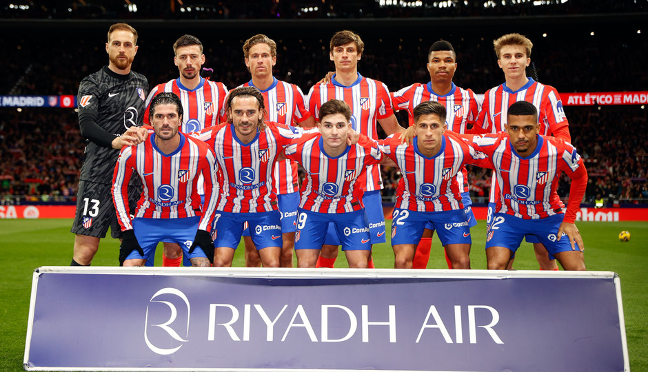 Equipo inicial ante el Barcelona de Hansi Flick.