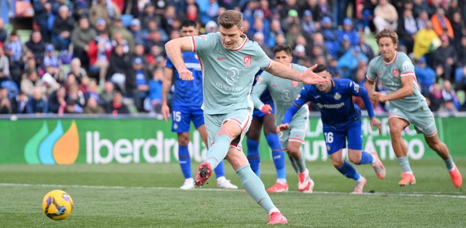 0-1  Min. 75 - Sorloth adelantó al Atleti tras transformar el polémico penalti.