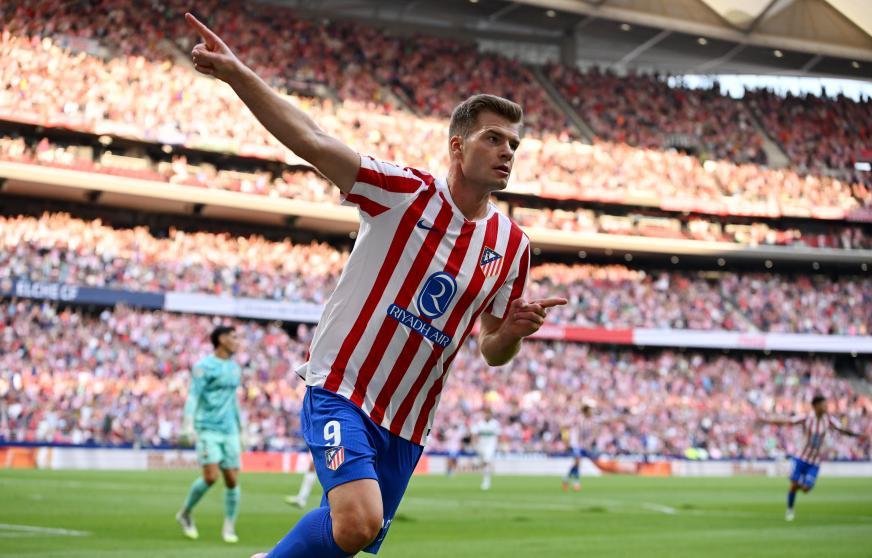 1-0 Min. 8 Sorloth celebra su gol tras una excelente asistencia de Hanckock.