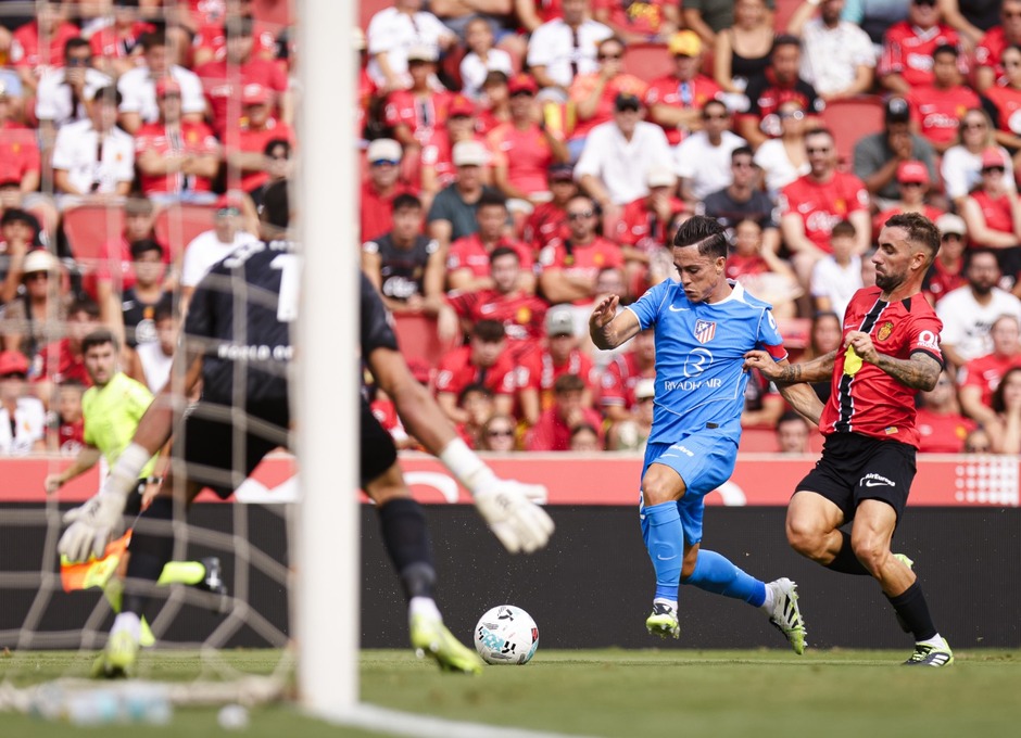 Giacomo Raspadori de nuevo titular aunque sin suerte