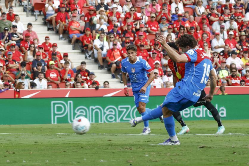 Julian Alvarez lanzando el penalti