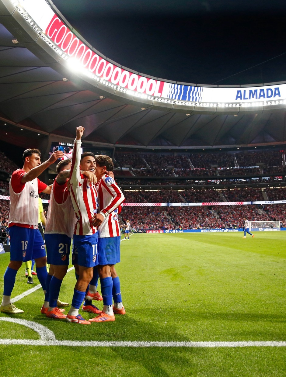 Almada celebra su primer gol