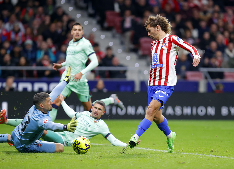 Antoine Griezmann marcando su primer gol justo después de entrar al campo