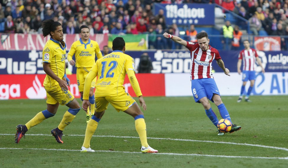 Saúl marcó el golazo de la victoria de disparo lejano