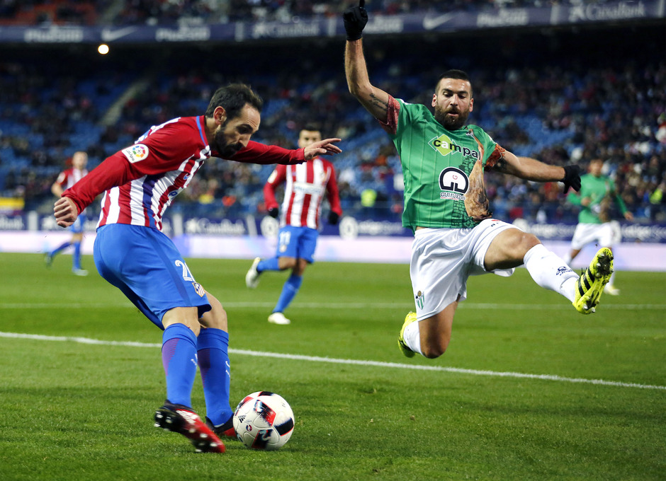 Golazo de Juanfran de fuerte derechazo a la escuadra Golazo de Juanfran de fuerte derechazo a la escuadra