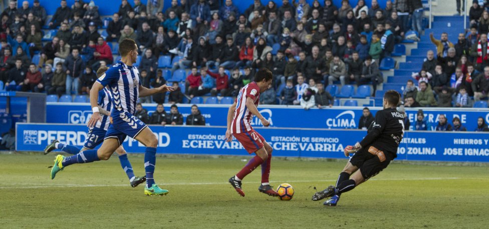 Gaitán no acertó ante Pacheco en la mejor ocasión atlética del partido