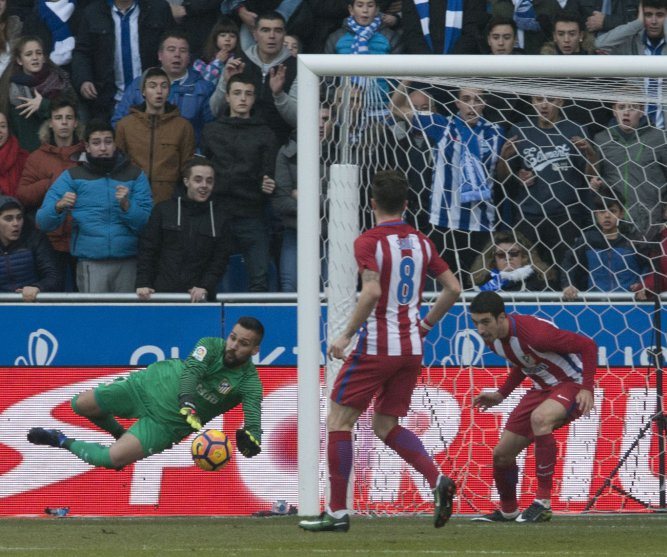 Moyá realizó un gran partido evitando la derrota rojiblanca