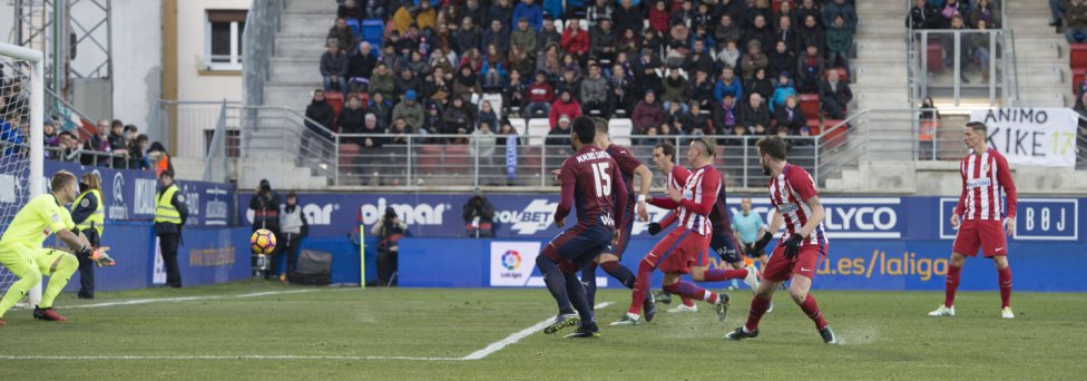 Saúl abrió el marcador con un buen remate de cabeza cruzado