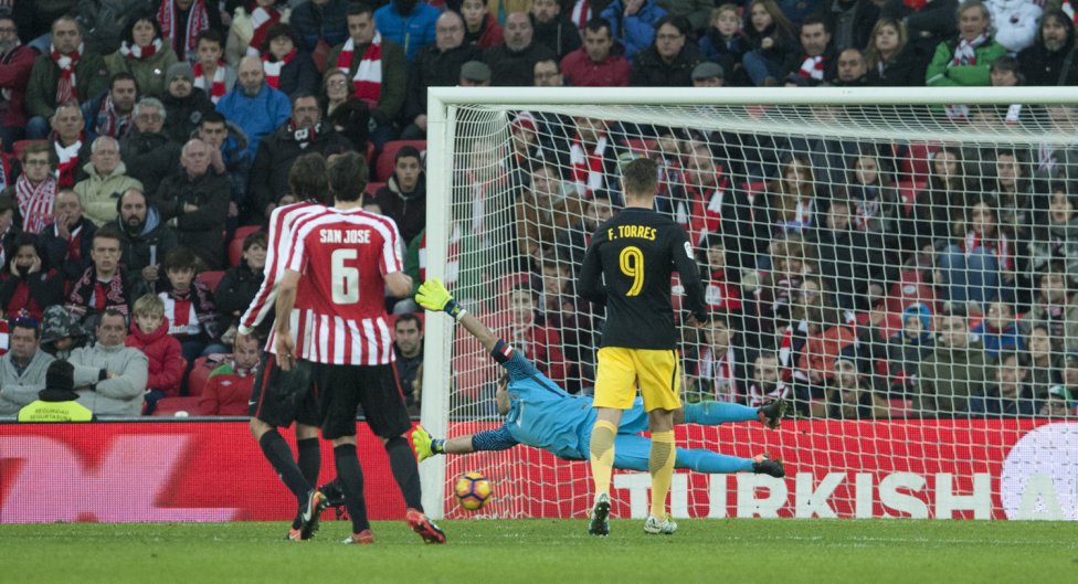 Tremendo zurdazo de Griezmann desde más de 25 metros para igualar el partido