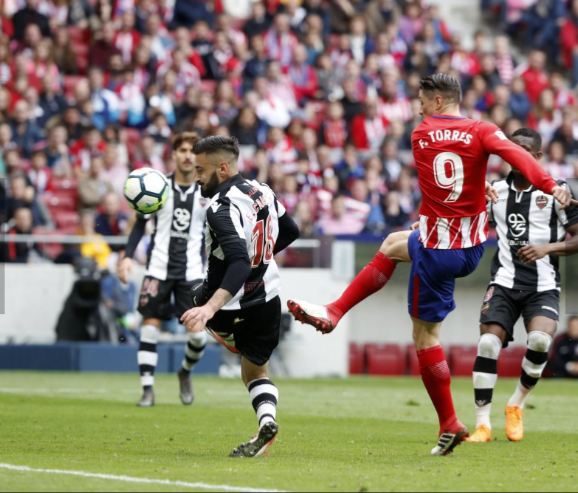 Golazo del Niño Torres que cerraba el primer día del Niño en el Metropolitano. 