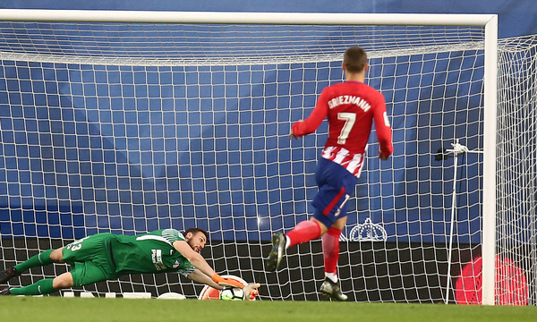 Oblak, a pesar de sus buenas intervenciones, no pudo evitar la derrota esta vez. 
