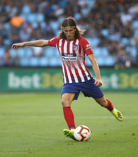 Filipe Luis sobre el césped de Balaídos, la mejor noticia de la tarde para el Atleti.
