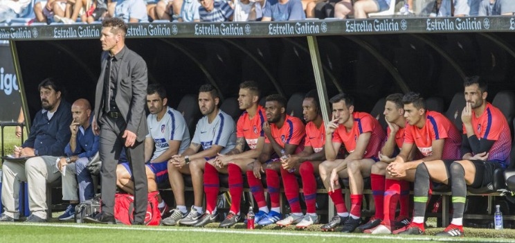 Banquillo de lujo del Atleti en Balaídos, 