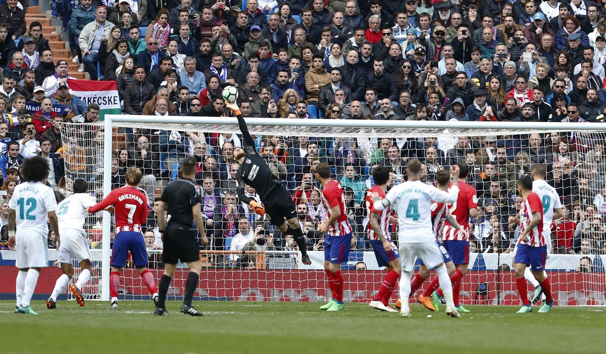 Oblak estuvo excelente un partido más y fue clave para el empate final. 