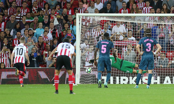 Paradón clave de #SuperOblak en la pena máxima lanzada por Aduriz. 