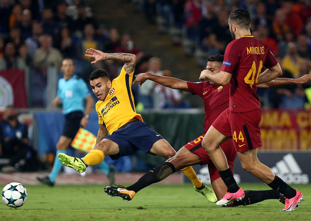 Gran jugada de Correa que se encontró con un Alisson espectacular.