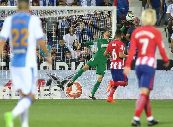 Paradón espectacular de Oblak a tiro de El Zhar.