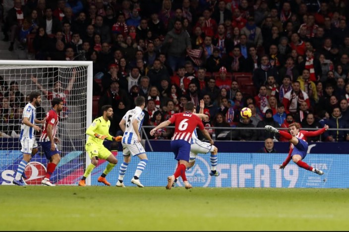 Espectacular chilena de Griezmann que salió por encima del larguero.