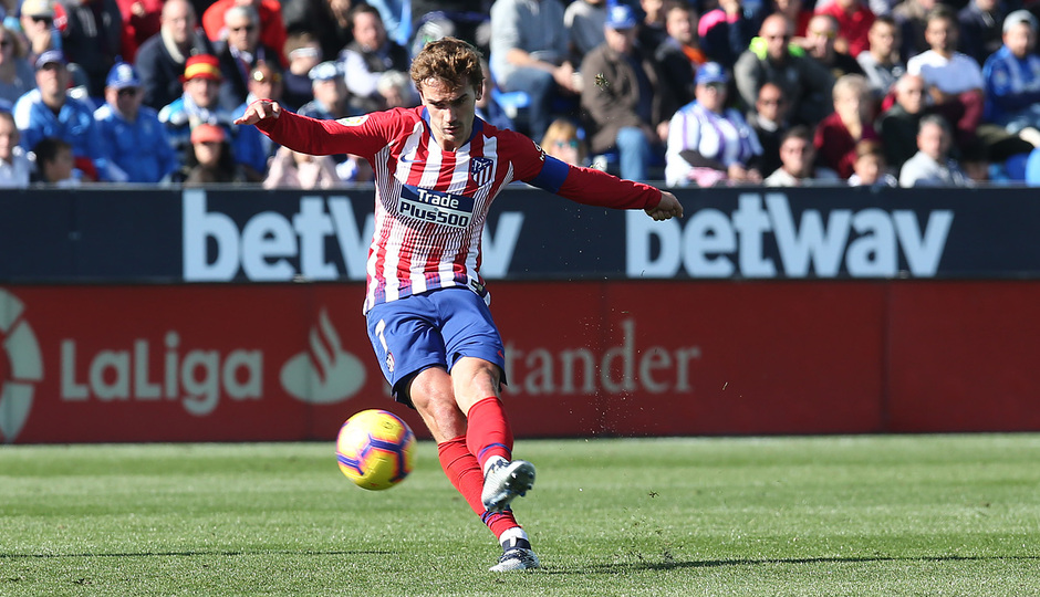 Golpeo magistral de Griezmann que significó el gol del Atleti.