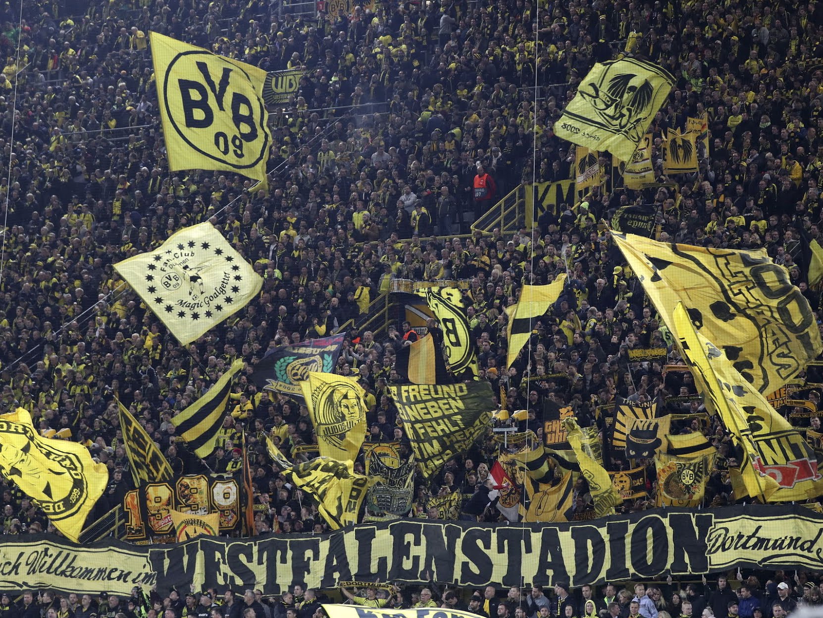 El Signal Iduna Park,excepcional,fue un infierno amarillo para los del Cholo.
