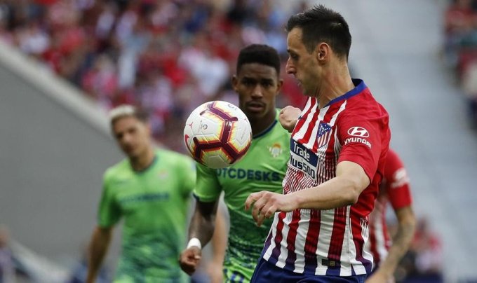 Kalinic, muy batallador pero sin suerte de cara al marcador en su debut como titular. 