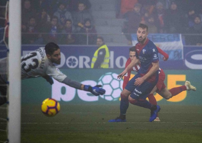 Golazo de Arias que también inauguraba su cuenta goleadora como atlético.