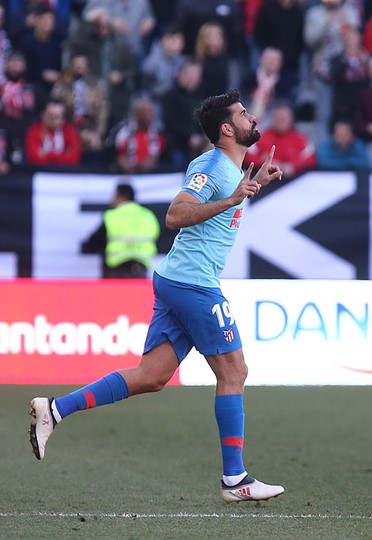 Diego Costa saltaba de nuevo al césped, 77 días después, tras su lesión el en pie.