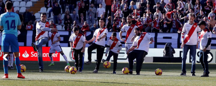 Saques de honor de los chicos de la película CAMPEONES.