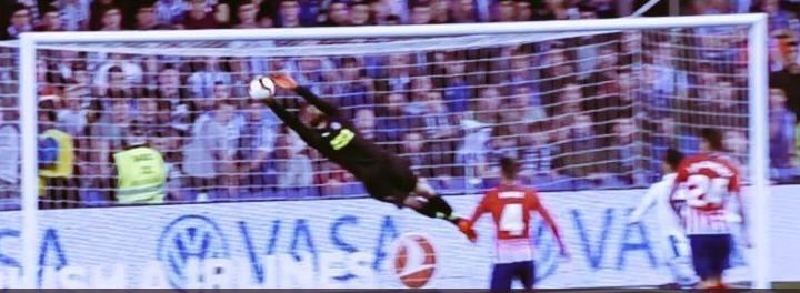 El paradón habitual de Oblak de cada partido.