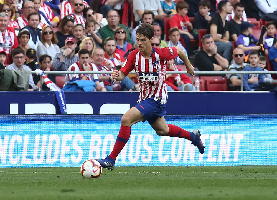 Debut de Andrés Solano con el primer equipo en el lateral izquierdo. 