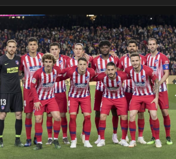 Equipo que dio la cara en el Nou Camp a pesar de las adversidades.