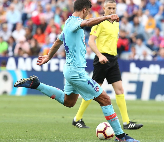 Excelente zurdazo de Rodrigo que entró por la escuadra levantinista.