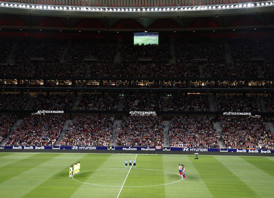 Respetuoso minuto de silencio por los atléticos fallecidos la temporada pasada.