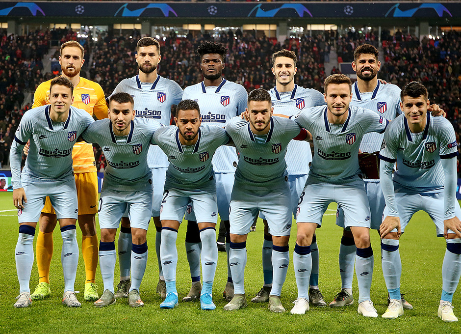 Equipo inicial de un partido para olvidar.