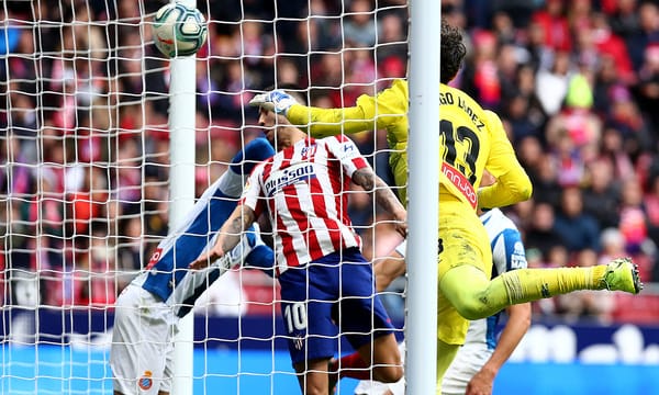 Correa marcó tras la intervención del VAR.