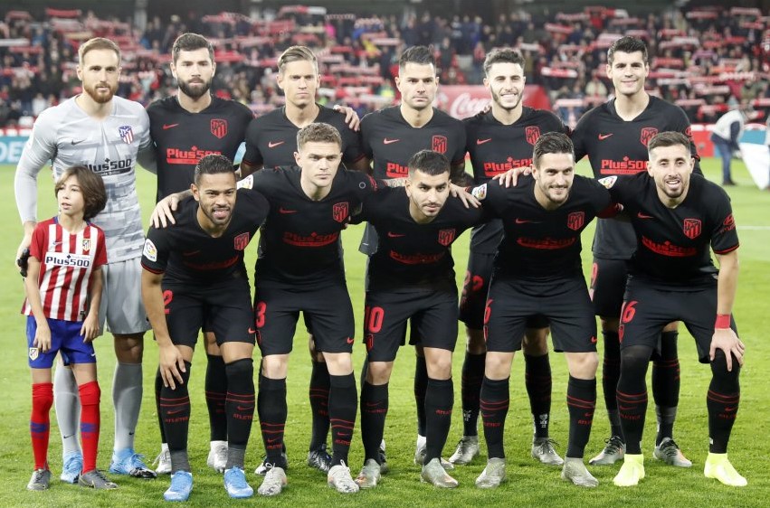 Equipo inicial que saltó al Nuevo Los Cármenes.