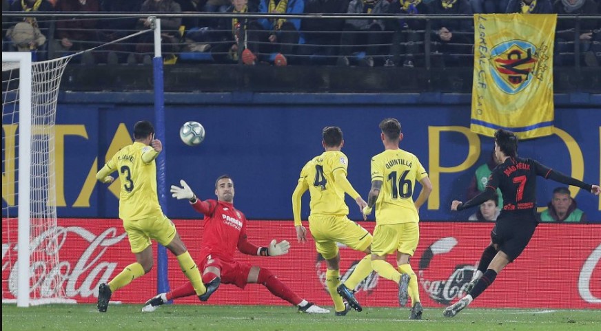 Gran ocasión de João Félix que salió por encima del larguero.