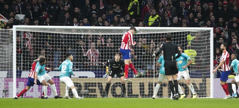 Cabezazo a la red de Morata, que abría el marcador.