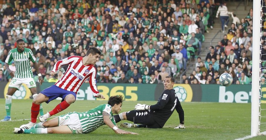 Golazo decisivo de Morata de tacón tras asistencia de Correa.